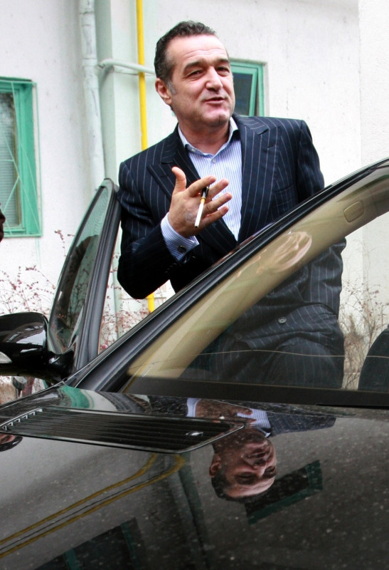 Se intampla si la case mari! Lui Gigi Becali i s-a furat masina de sub nas