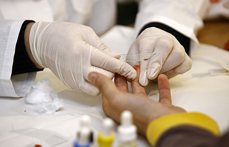 Isi doneaza sangele pentru tichete de masa si transport mai ieftin