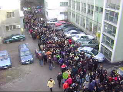 Doliu in Dragasani: Alexandru si Loredana, condusi pe ultimul drum