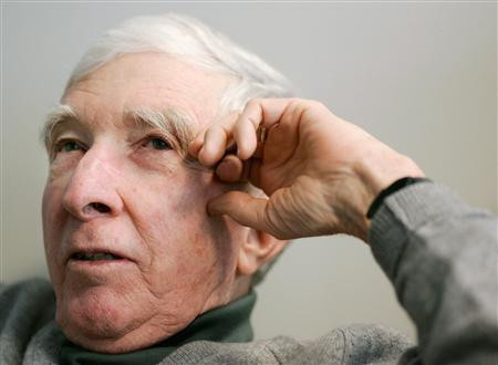 John Updike, celebrul scriitor american, a murit de cancer pulmonar