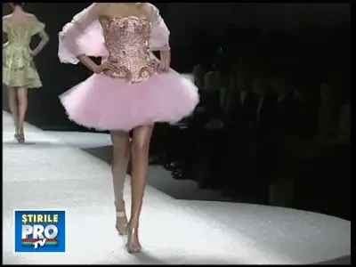 Vrei un pic de culoare? Iti da casa de moda Chakra!