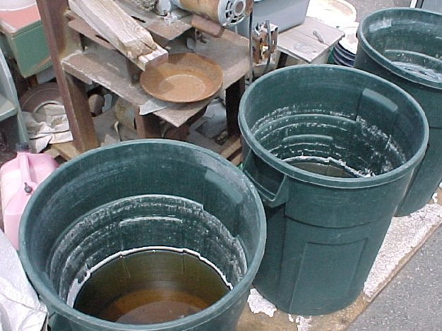 Doua tone de deseuri toxice descarcate la Glina! Afla cum te pot afecta