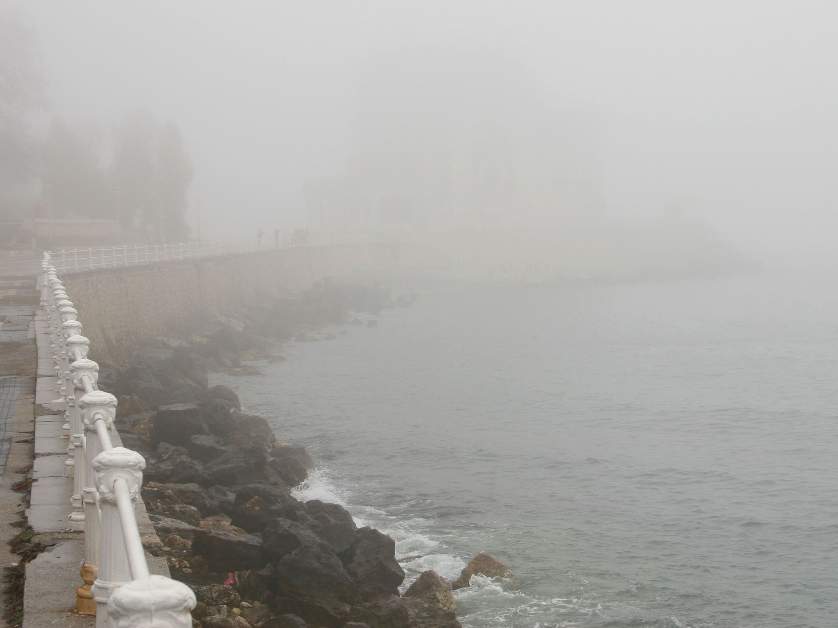 Alerta pe Marea Neagra! O furtuna violenta a maturat litoralul romanesc!