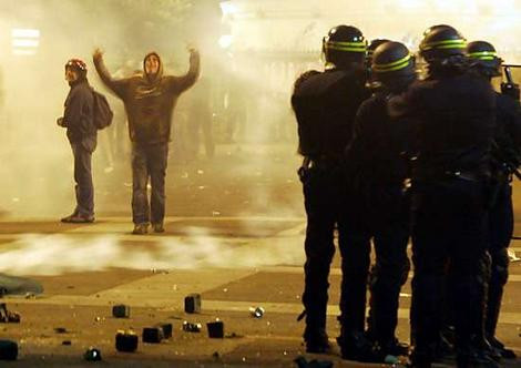 Violente de strada la Paris! Sarkozy acuzat ca nu lupta impotriva crizei