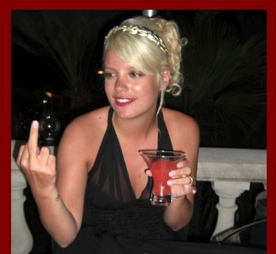 Lily Allen: "Nu pot sa urc pe scena daca nu beau!"