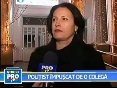 O politista din Iasi si-a impuscat din greseala un coleg, chiar in sectie!