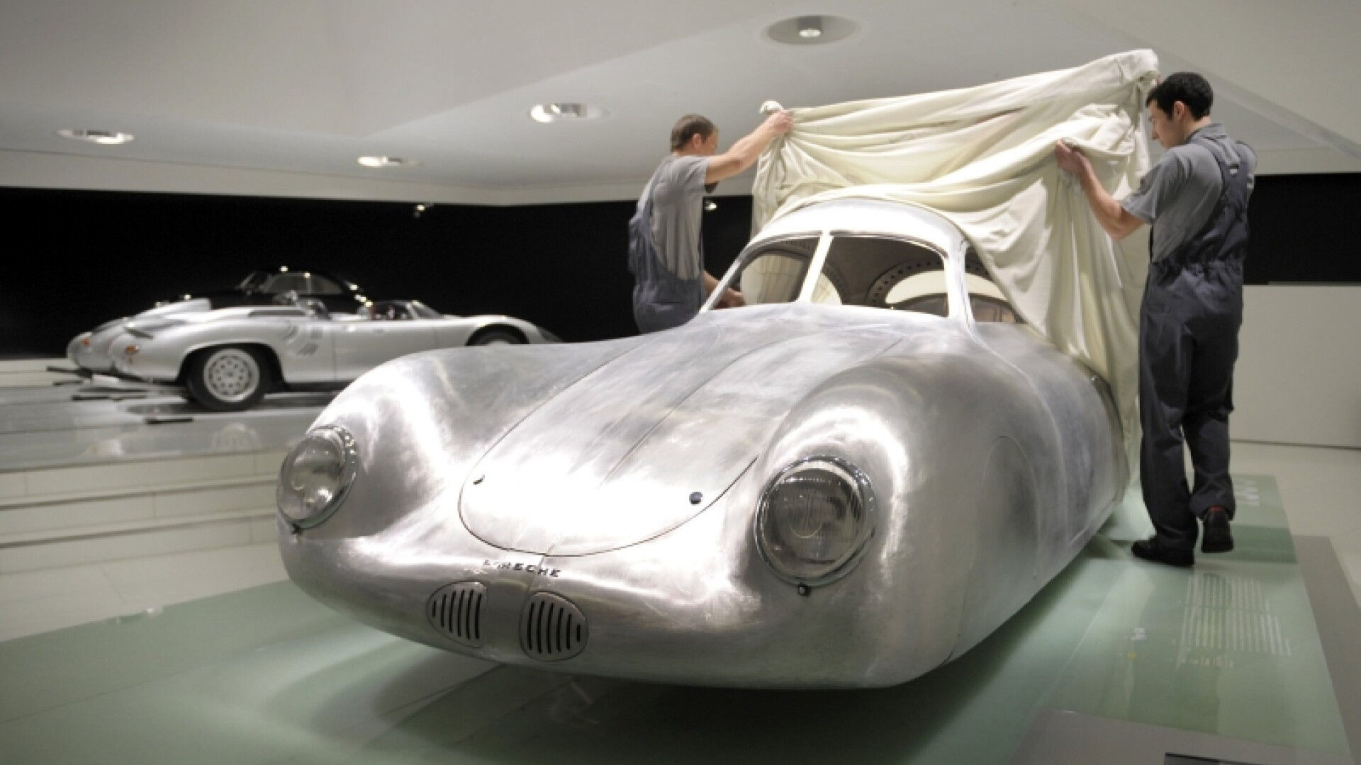 Porsche si-a deshis muzeu! Vezi aici minunatiile pe patru roti!