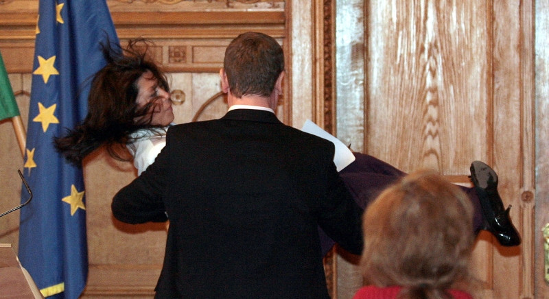 Purtatoarea de cuvant a guvernului maghiar i-a lesinat in brate premierului