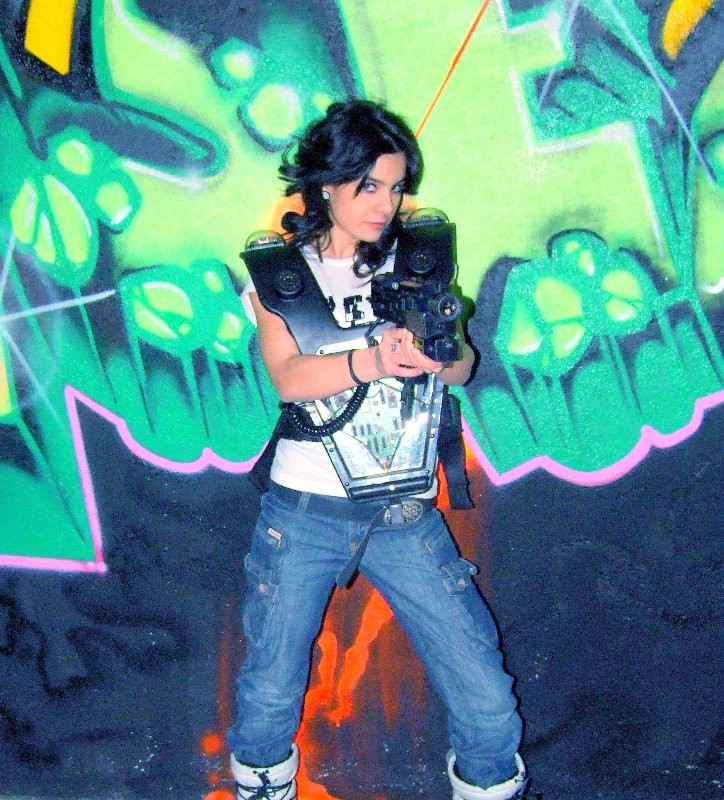 VJ Oana se antreneaza cu Laser tag!