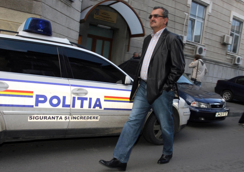 Parlamentarii PSD, indemnati prin SMS sa-l sustina pe Mitrea la sefia MAI