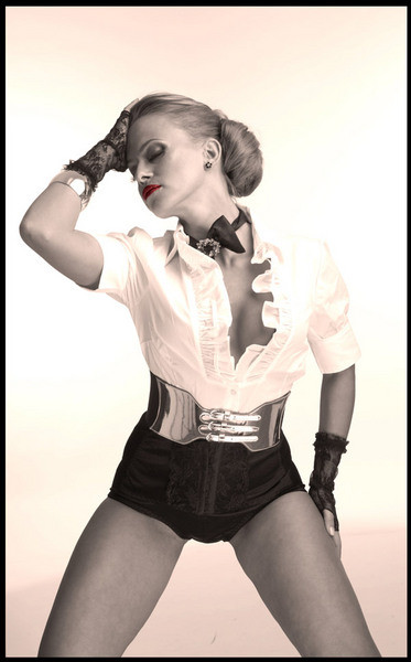 Anda Adam are videoclip pe apropo.ro!