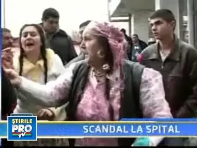 Peste 50 de romi au facut scandal in fata Spitalului de copii din Iasi!