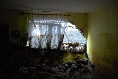 Traiesc cu teama ca locuinta lor se poate prabusi oricand