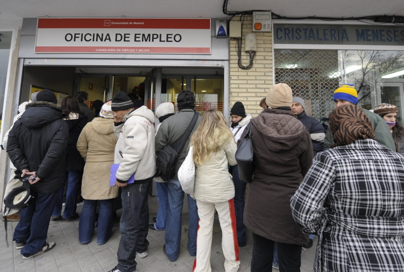 100.000 de romani au ramas someri in Spania