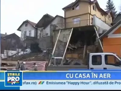 I s-a prabusit casa dupa ce un vecin si-a demolat locuinta