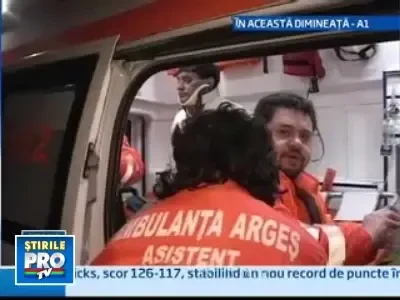 Un microbuz cu fier vechi s-a rasturnat pe autostrada Bucuresti-Pitesti