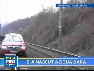 Noroc chior. A scapat teafar dupa ce a cazut cu masina de la 30 de metri