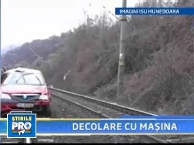 A scapat cu viata, dupa ce a cazut de la 30 de metri, pe calea ferata!