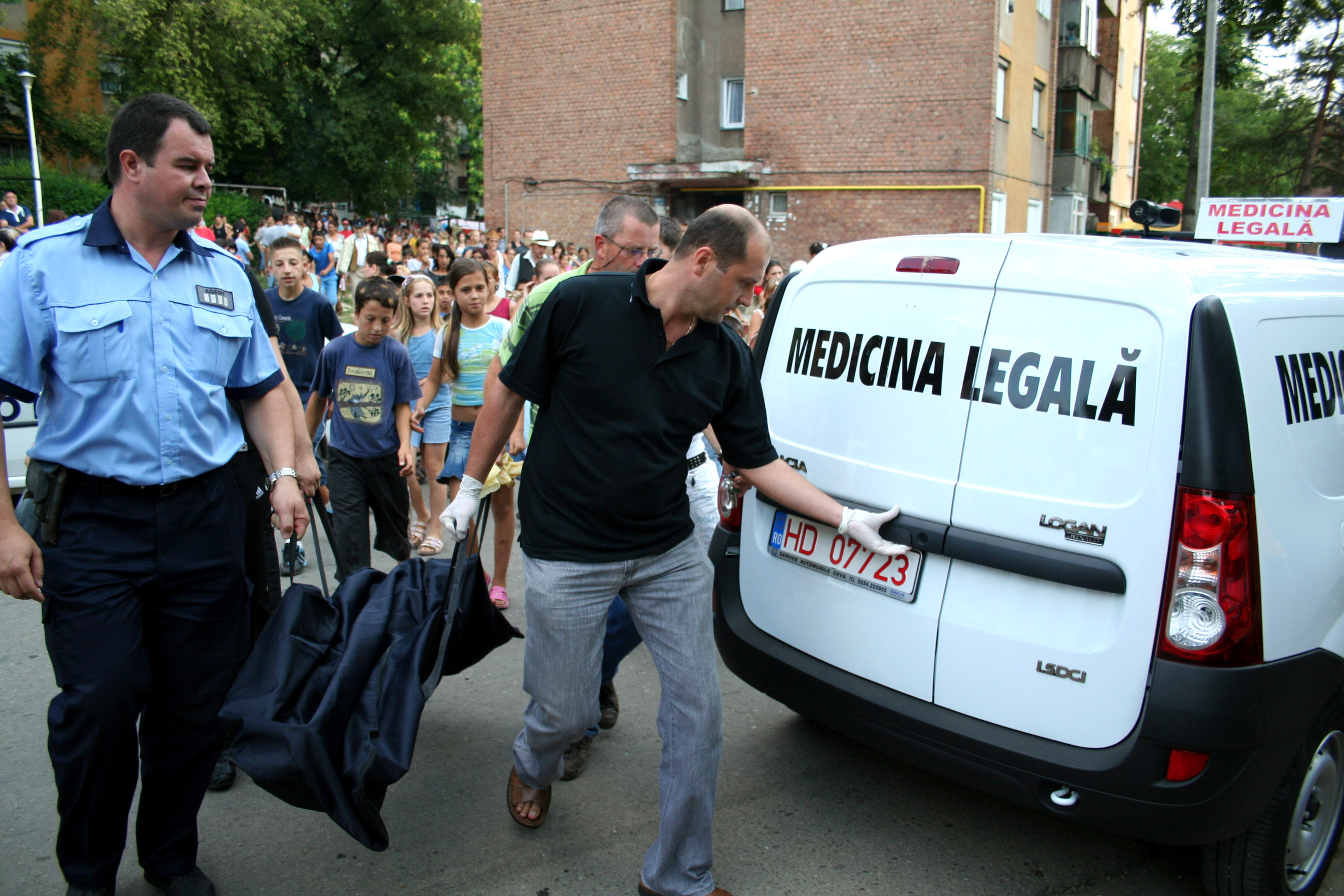 Crima infioratoare! Doi baieti de 16 ani au omorat in bataie un barbat