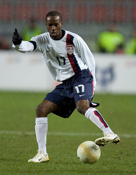 Afla ce fotbalist a urinat pe teren, in vazul tuturor!