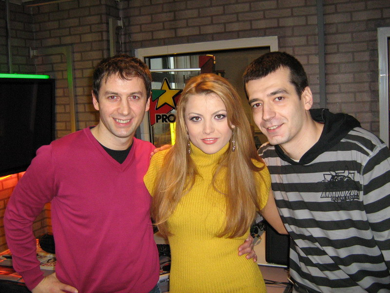 De ziua lui Hagi, Elena Gheorghe a cantat in armana in direct la ProFM!
