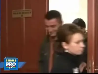 Il bantuie Elodia. Cioaca, adus cu forta la tribunal