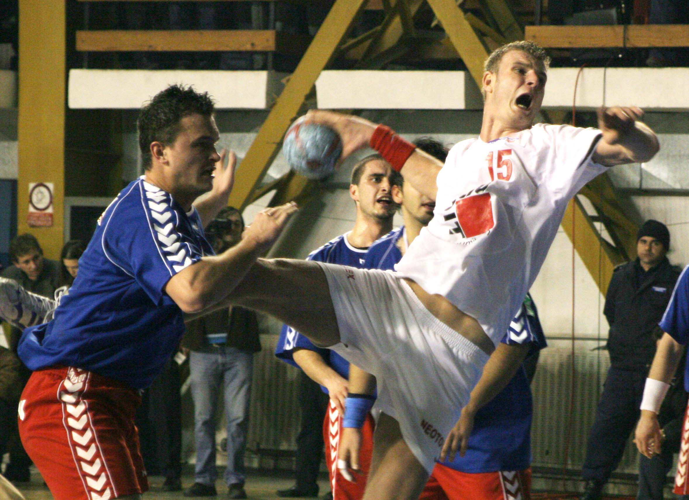 Vezi aici portretul handbalistului Marian Cozma