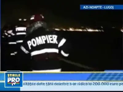 Lugoj: noapte de foc pentru pompieri. 50 de hectare de vegetatie, scrum