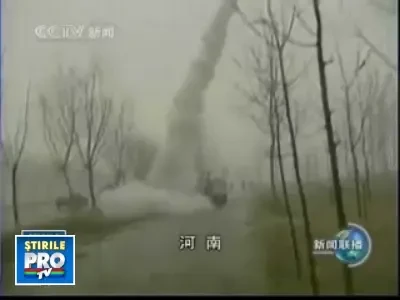 Chinezii "bombardeaza" norii ca sa aduca ploaie