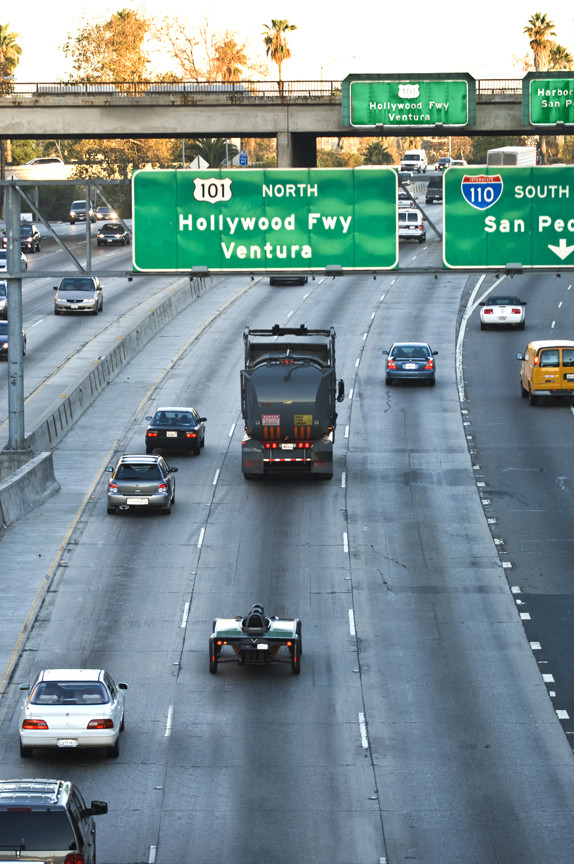 I-au construit autostrada deasupra casei!
