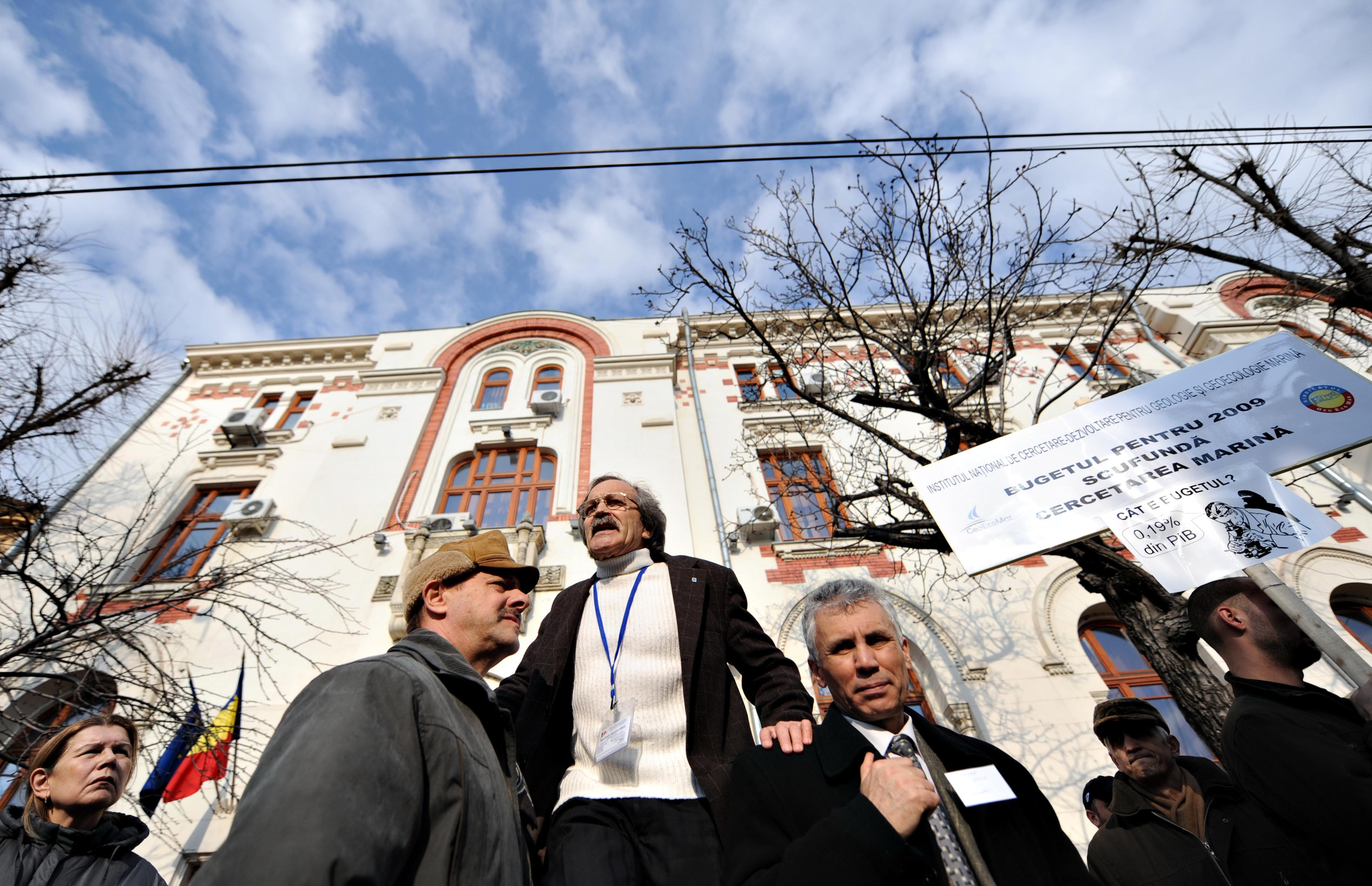 Cercetatorii protesteaza pentru a treia zi consecutiv!