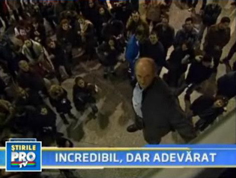 Un iluzionist german sfideaza legile gravitatiei!