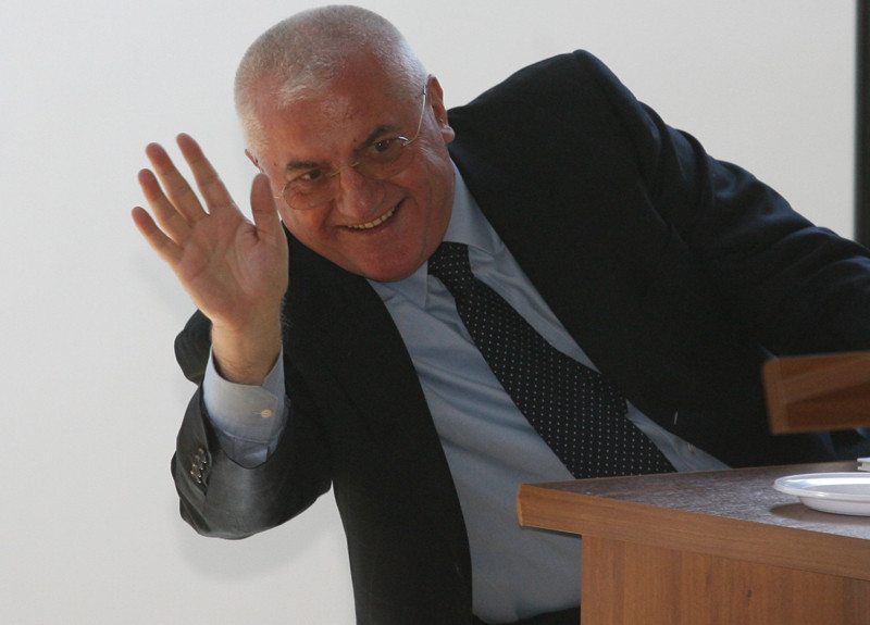 Scandalul LPF. Dumitru Dragomir va fi cercetat in libertate, iar Mihai Corbu si Radu Arhire vor sta dupa gratii 29 de zile