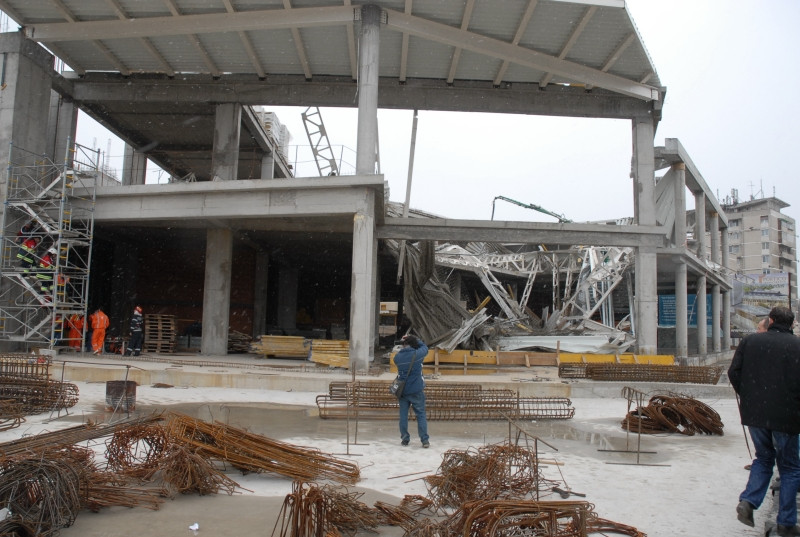 Barbatul strivit de cladirea care s-a daramat la Oradea a fost inmormantat