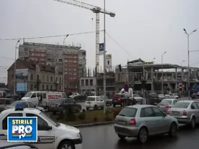 Plafon prabusit la un mall din Oradea, aflat in constructie! Un om a murit!