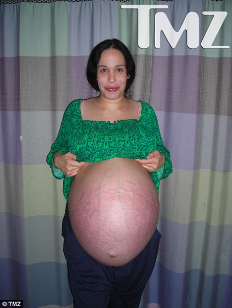 Ii are in sfarsit pe toti cei opt bebelusi sub acelasi acoperis!