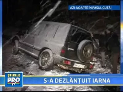 Iarna grea pe soselele din Arad, Bistrita, Cluj si Maramures