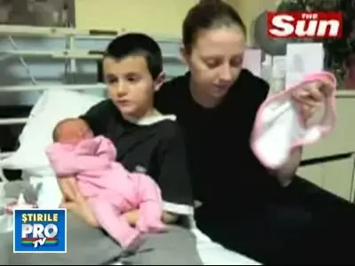 Copii cu copil... tatal are doar 13 ani, mama 15