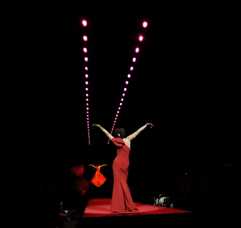 Creatorii de moda se pregatesc pentru iarna viitoare. Vezi ce se va purta!