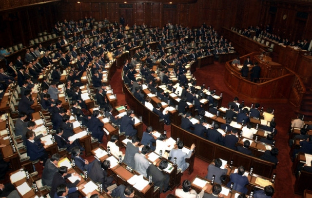 Parlamentarii californieni adorm in banci, dar nu se predau in fata crizei