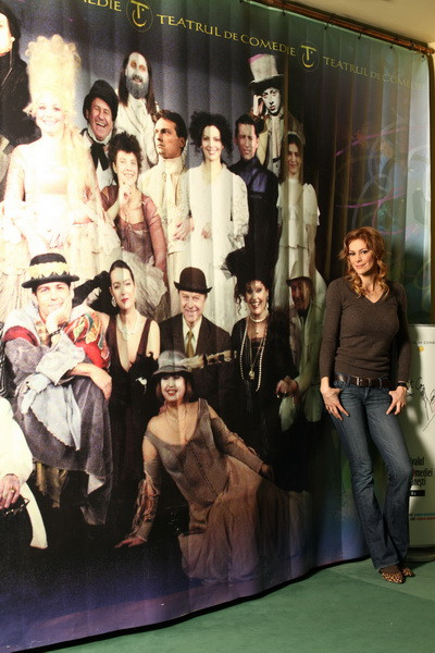 Roxana Ciuhulescu a debutat in "Casa Zoikai", la Teatrul de Comedie