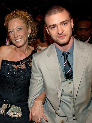 Justin Timberlake, sub fusta mamei