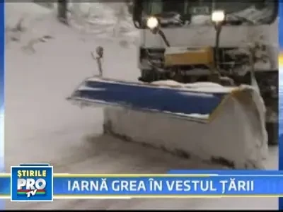 Iarna isi scutura cojoacele in nordul tarii. Traficul este ingreunat
