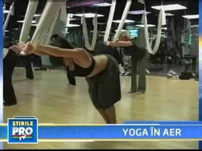 Yoga anti-gravitationala! Noul trend in exercitiile fizice!
