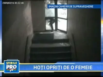 S-au dus sa jefuiasca un bar, dar au sfarsit batuti de barmanita!