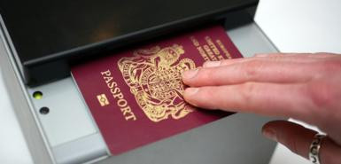 Cozi uriase in fata serviciului de pasapoarte din Timisoara