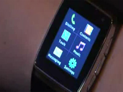 Vrei sa te joci de-a spionul? Acum ai ceasul cu videotelefon!