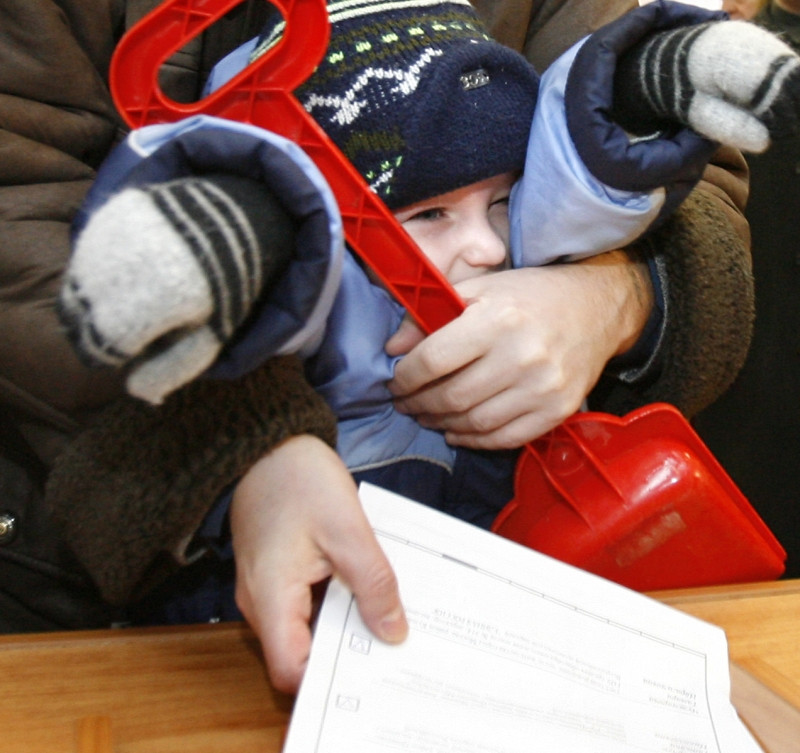 Vor neaparat sa-i dea copilului numele SRHCVF260602!