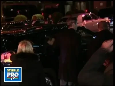 Vedetele au indurat gerul in New York! S-a deschis un nou magazin Armani