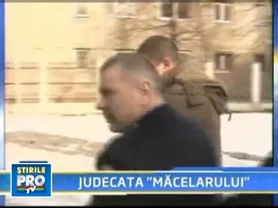 A macelarit doua tinere si s-a prezentat in instanta fara avocat!